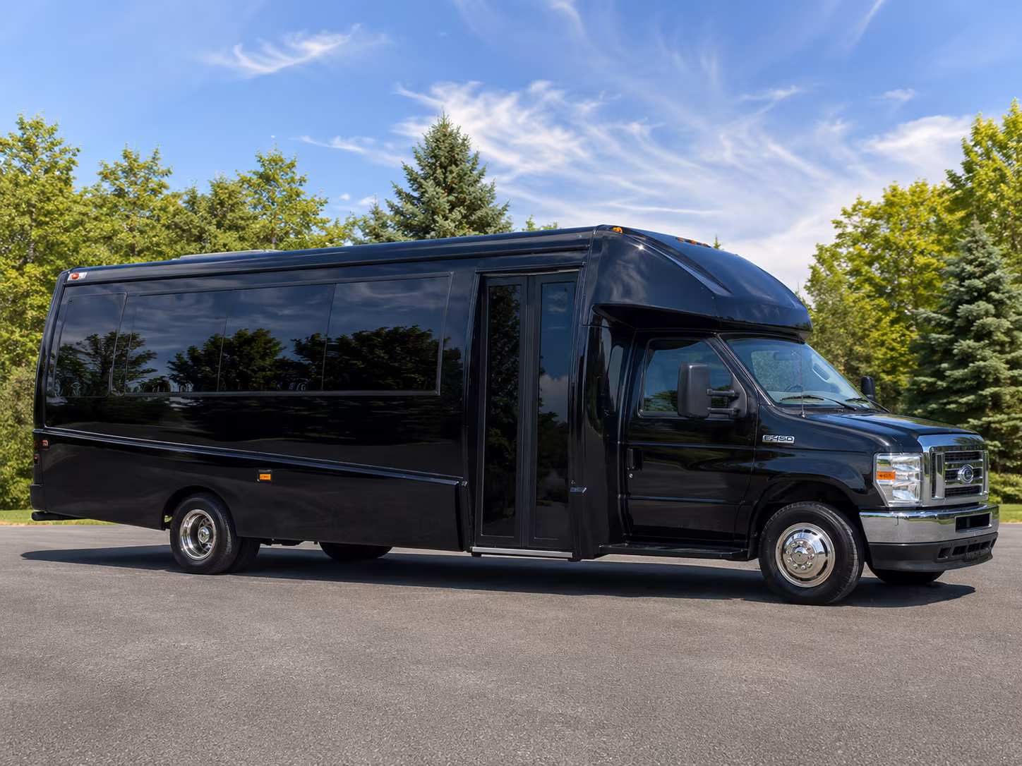 Knoxville Airport Shuttle & Transportation party bus exterior