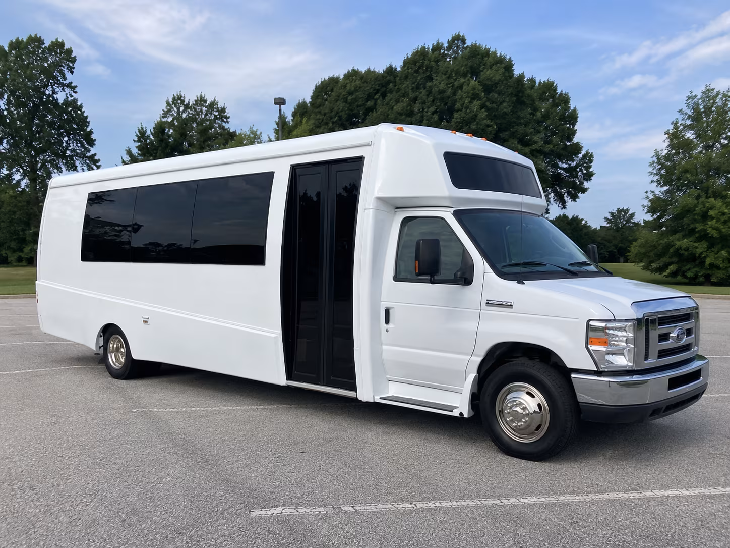Knoxville Birthday, Sweet 16, & Quinceañera Transportation party bus exterior