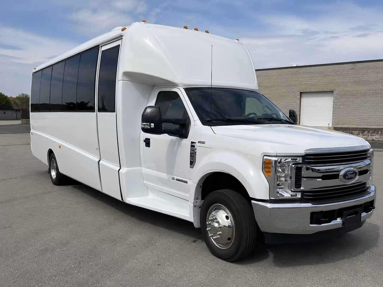Knoxville Corporate Transportation party bus exterior