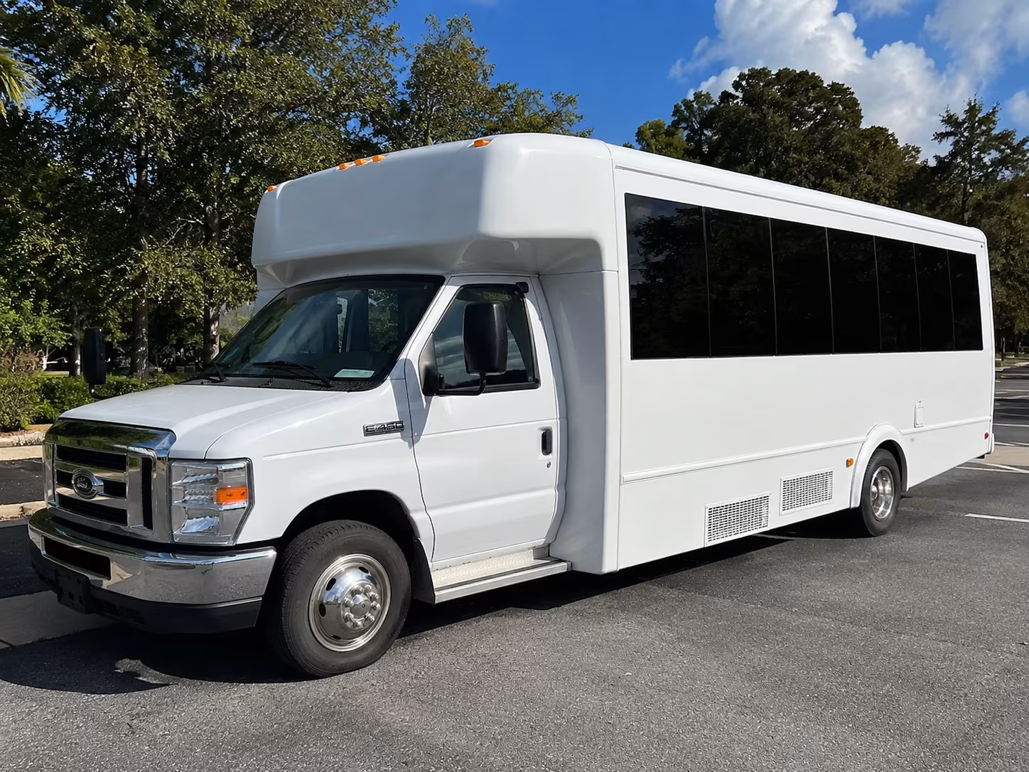 Knoxville Prom & Homecoming Transportation party bus exterior